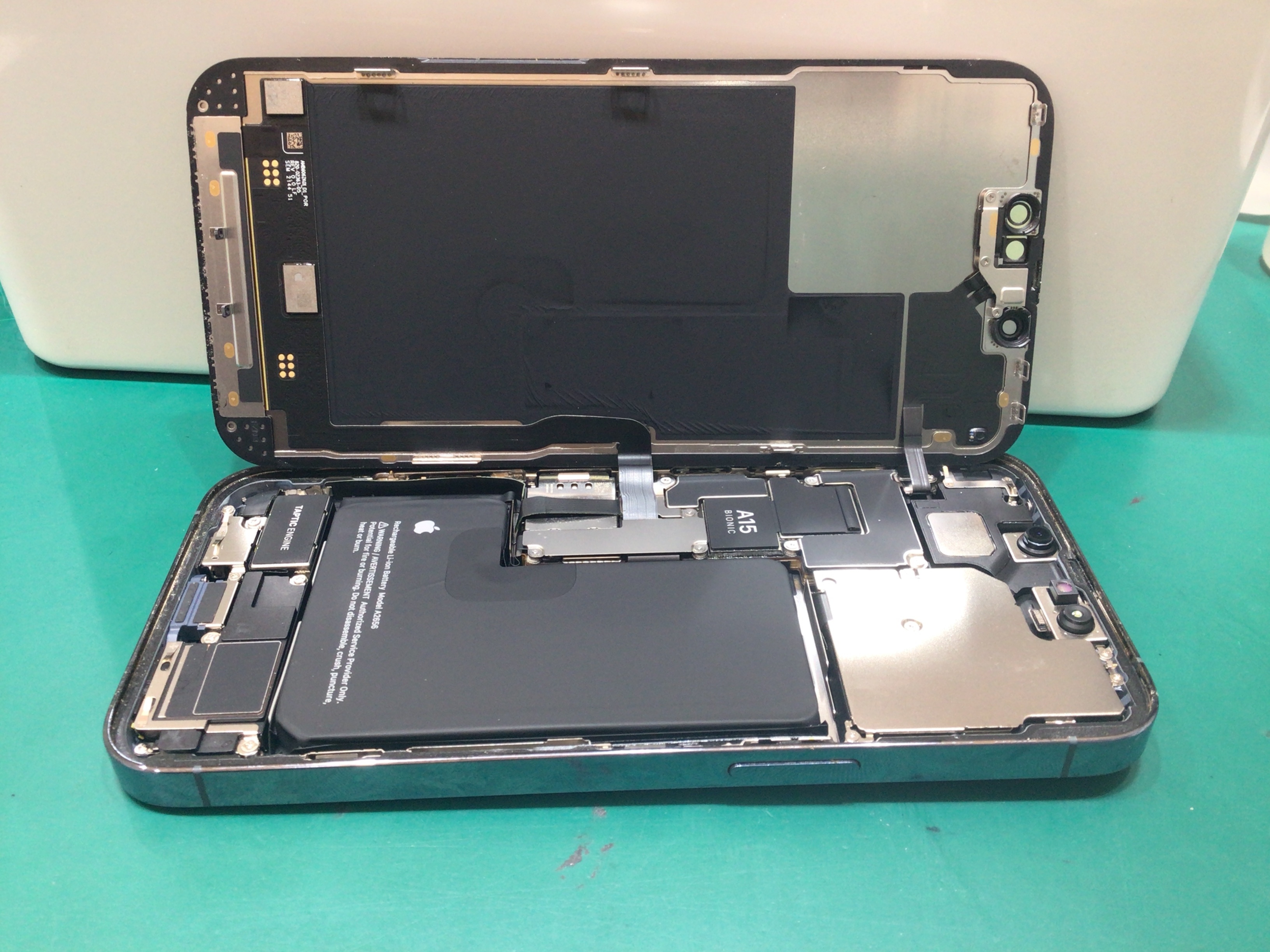 iPhone13Proのバッテリー交換は、データそのまま・即日修理のスマホ修理工房イーアス高尾店へ！